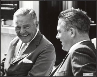 De speciale vertegenwoordiger van president Johnson, H. Cabot Lodge, wordt op he, Bestanddeelnr 084-0146