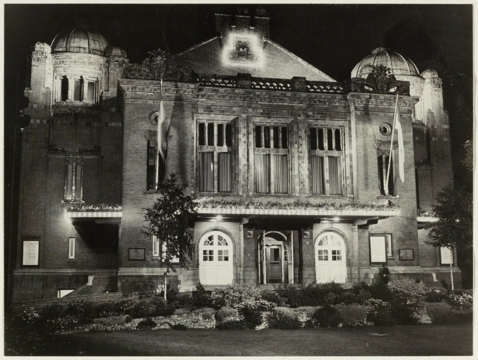 De stadsschouwburg aan het Wilsonsplein, NL-HlmNHA 54016017