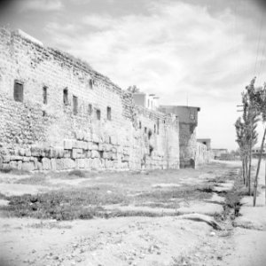 De stadsmuur ten zuiden van de Bab Sharqi, Bestanddeelnr 255-5858