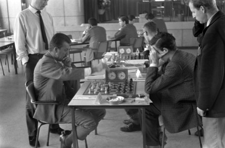 De Yoegoslavische Svetozar Gligorie met rechts tegenstander Lee, Bestanddeelnr 919-5942