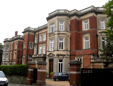 De Walden Court, Meads Road, Eastbourne (NHLE Code 1268504) (October 2010)