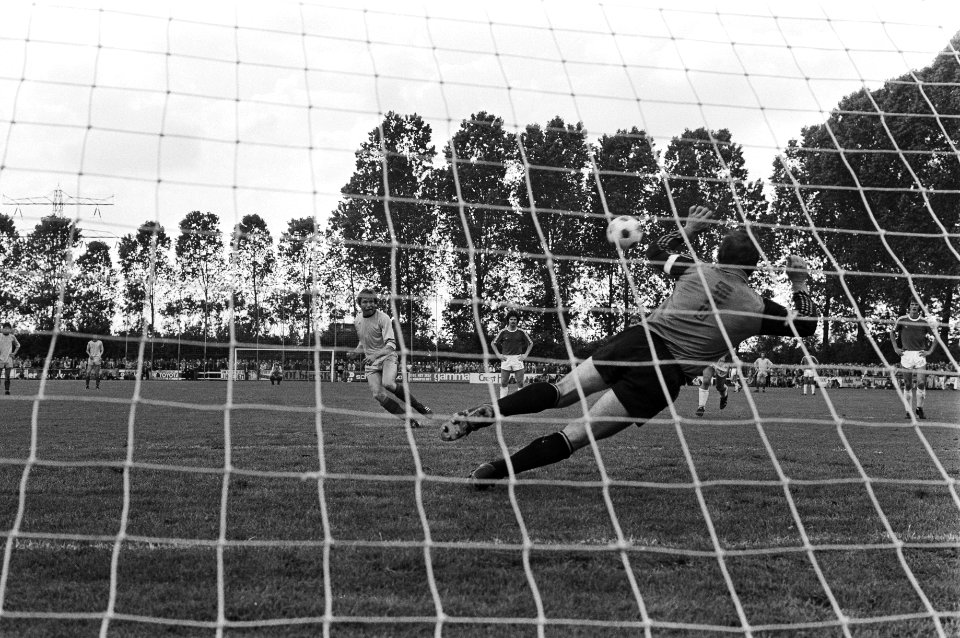 De winnende penalty, Bestanddeelnr 930-3396