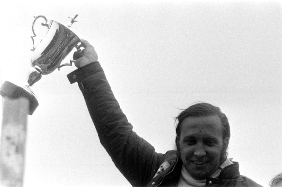De winnaar met de beker (naam onbekend), Bestanddeelnr 925-6771