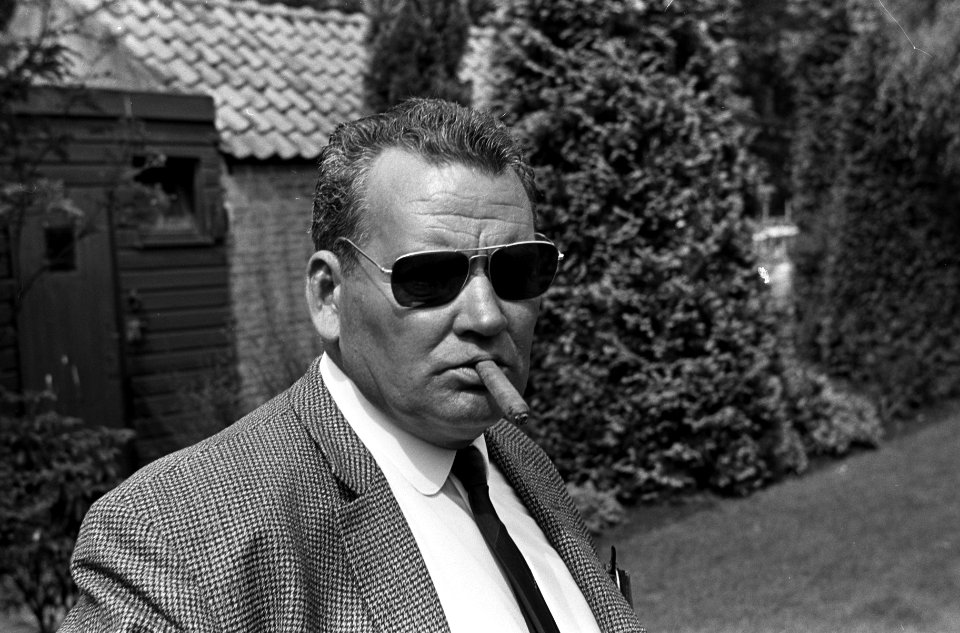 De Televizierploeg Kees Pellenaars (met en zonder zonnebril), Bestanddeelnr 917-8725