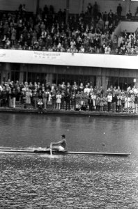 De winnaar van de Holland Beker, de Deen Secher, gaat door finish, Bestanddeelnr 920-4183