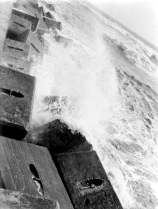 De zee met zeewering bij IJmuiden, Bestanddeelnr 189-0886