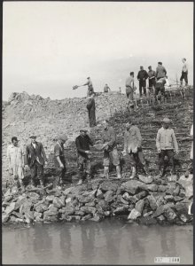De zeedijk van Walcheren wordt hersteld. Het Nollegat in de zeedijk wordt gedic…, Bestanddeelnr 037-1400