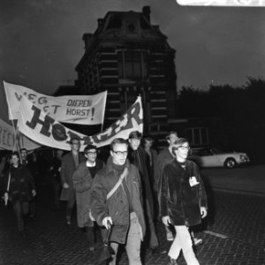 De studenten ariveren in Leiderdorp, Bestanddeelnr 919-6104