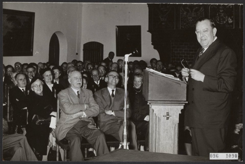 De vroegere secretaris-generaal van de Verenigde Naties, Trygve Lie, spreekt in , Bestanddeelnr 096-1090