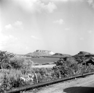 De Tafelberg met de Fuikbaai op Curaçao, Bestanddeelnr 252-7401