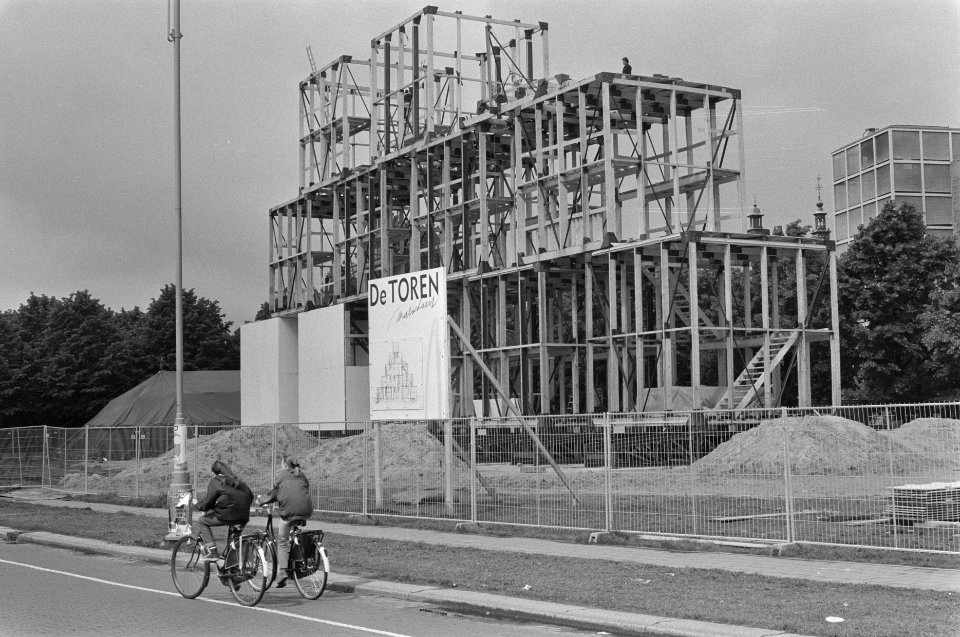 De toren op Museumplein in Amsterdam niet gereed voor eerste voorstelling op 13 , Bestanddeelnr 934-0085