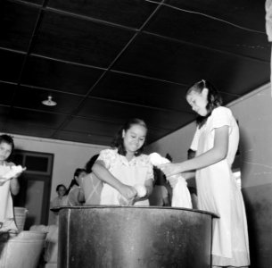 De was doen in klooster St Jozef met zusterschool van de zusters van Schijndel , Bestanddeelnr 252-7588