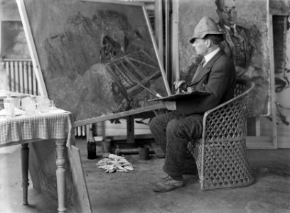 De schilder Jóhannes Sveinsson Kjarval aan het werk in zijn atelier, Bestanddeelnr 190-0471