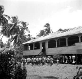 De schoolkinderen van de Hernhuttersschool in Salem in het district Coronie voor, Bestanddeelnr 252-5715