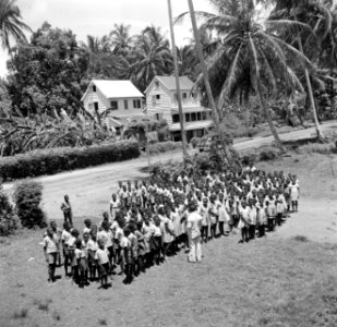De schoolkinderen van de Hernhuttersschool in Salem in het district Coronie, Bestanddeelnr 252-5712