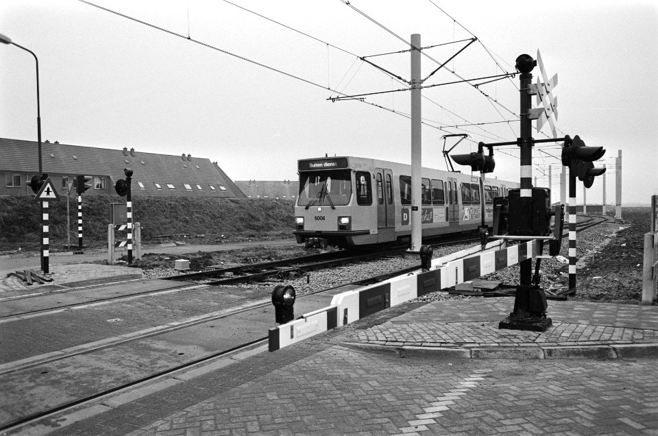 De sneltram Utrecht-IJsselstein tijdens de proefrit over laatste, binnenkort in , Bestanddeelnr 933-5094
