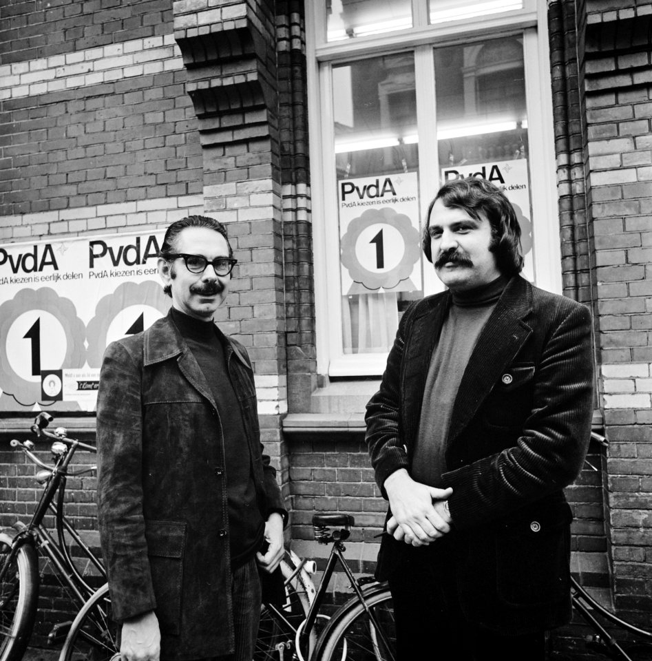De uitgeweken Chileense socialistische leider Carlos Altamirano op straat, recht, Bestanddeelnr 927-0771