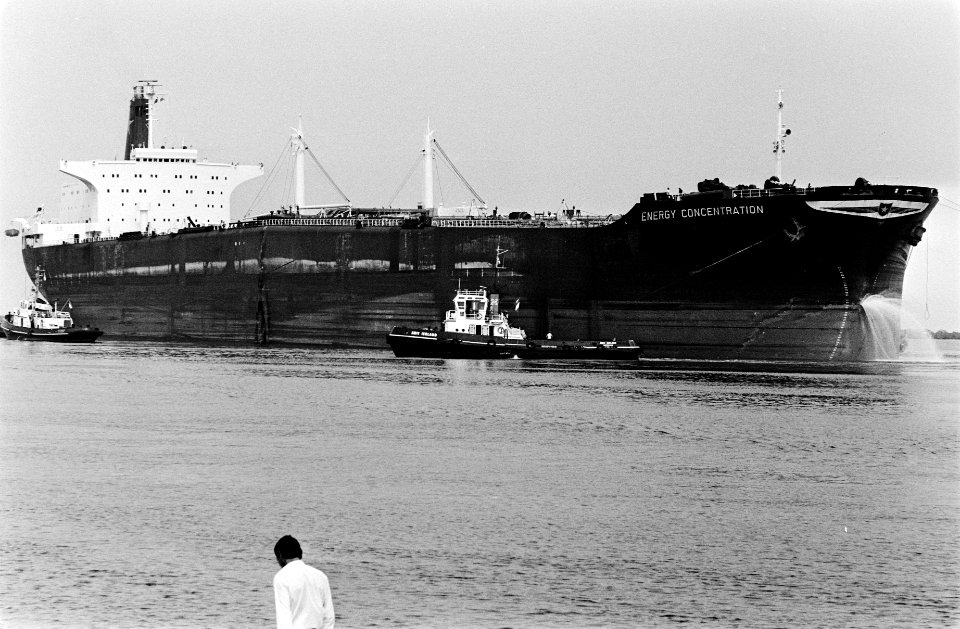 De supertanker Energy Concentration vrij close, Bestanddeelnr 930-9551