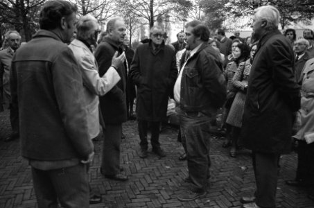 De staatssecretaris temidden van genodigden, Bestanddeelnr 926-8105