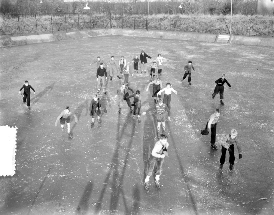 De tennisbaan Schot in Zeist is de eerste IJsbaan die geopend werd, Bestanddeelnr 906-2212