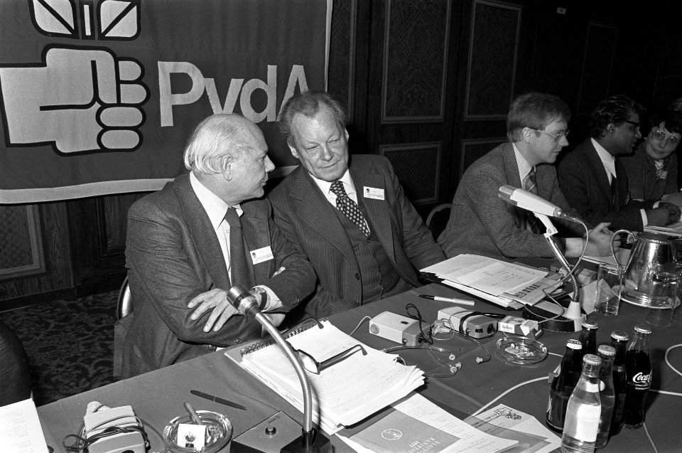 De sociaal-democratische prominenten Joop den Uyl (PvdA) en Willy Brandt (SPD) i, Bestanddeelnr 929-1262