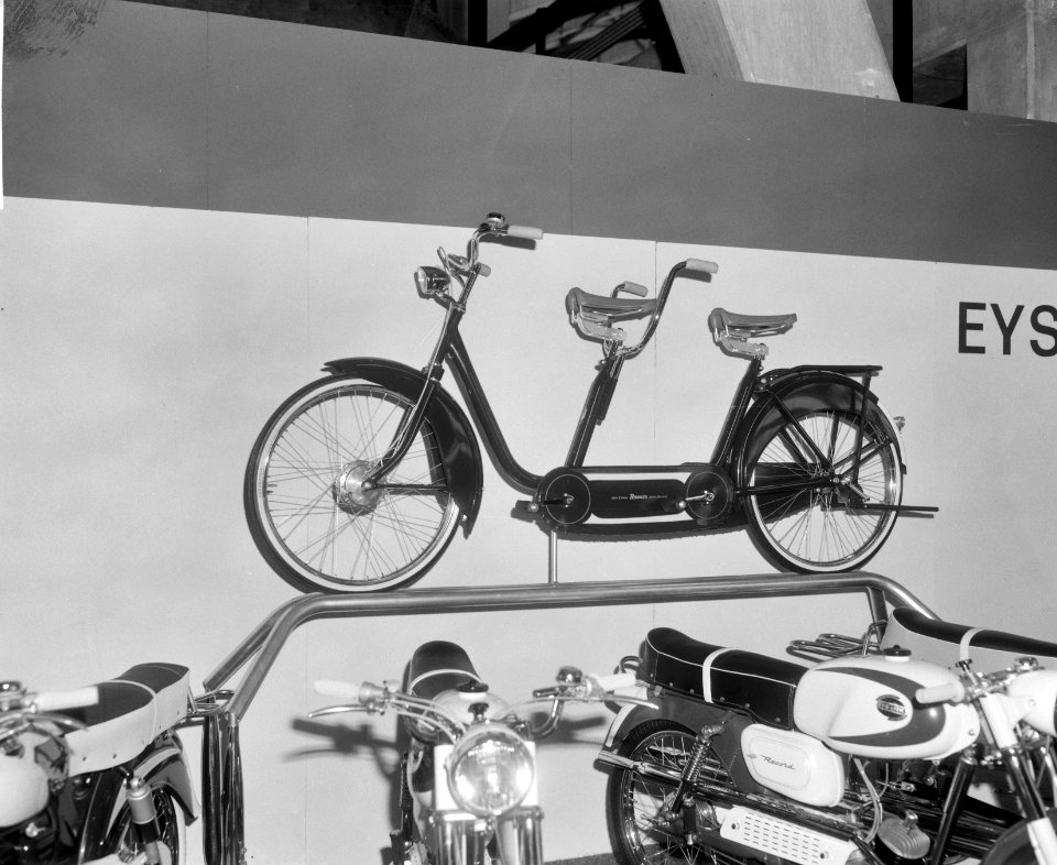 De tweewieler en caravantentoonstelling in RAI, tandem, Bestanddeelnr 918-8241