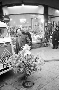 De troonwisseling in Luxemburg, bloemen voor Hertogelijke familie, Bestanddeelnr 917-1207 photo