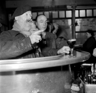 De twee mannen drinkend aan de bar, Bestanddeelnr 252-9497