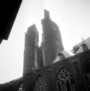 De toren van de Sint-Christoffelkathedraal in Roermond werd de dag voor de bevri, Bestanddeelnr 900-2256