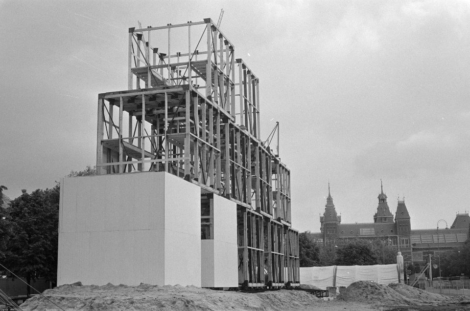De toren op Museumplein in Amsterdam niet gereed voor eerste voorstelling op 13 , Bestanddeelnr 934-0084