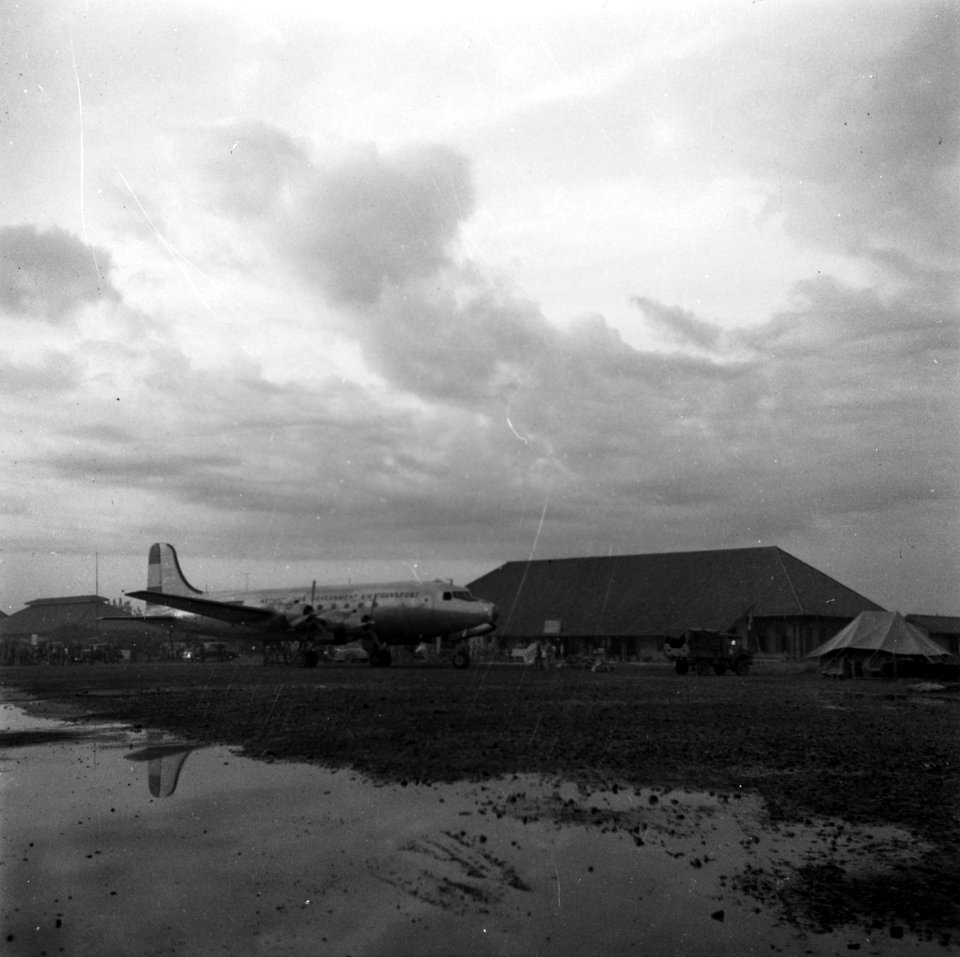 De Skymaster 313 aan de grond, Bestanddeelnr 255-8199