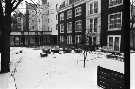 De tuin van het gebouw, Bestanddeelnr 930-1300