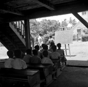 De schoolkinderen van de Hernhuttersschool in Salem in het district Coronie krij, Bestanddeelnr 252-5716