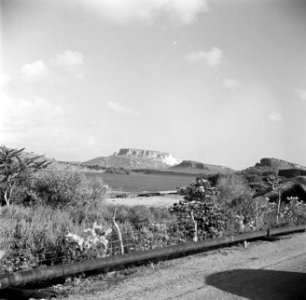 De Tafelberg met de Fuikbaai op Curaçao, Bestanddeelnr 252-7402
