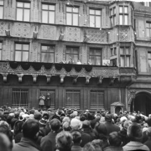 De troonwisseling in Luxemburg, Groot Hertog Jean en echtgenote en kinderen op b, Bestanddeelnr 917-1227