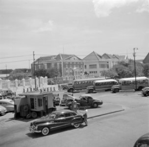 De Shell-pomp op het Wilhelminaplein in Willemstad op Curaçao, Bestanddeelnr 252-7101