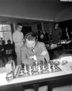 De Servische grootmeester Svetozar Gligoriæ aan het schaakbord, Bestanddeelnr 919-6522