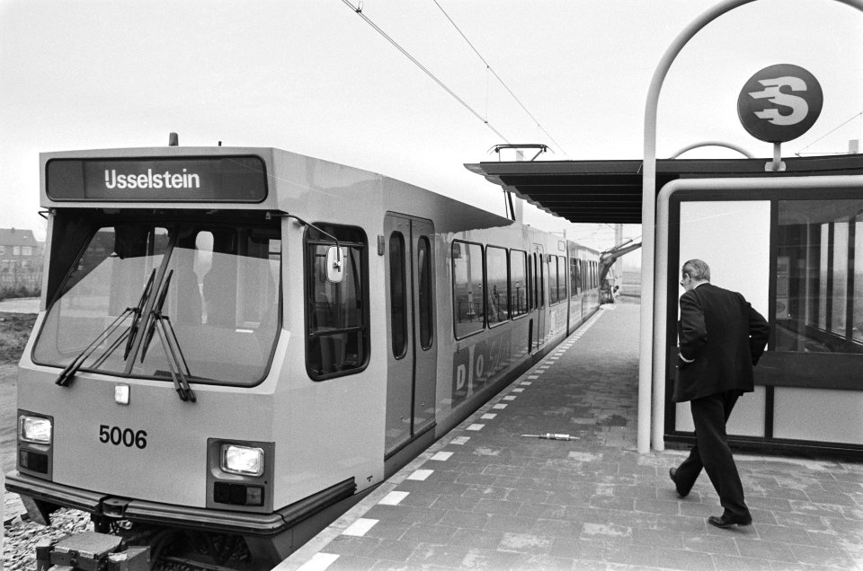 De sneltram Utrecht-IJsselstein tijdens de proefrit over laatste, binnenkort in , Bestanddeelnr 933-5093