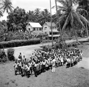 De schoolkinderen van de Hernhuttersschool in Salem in het district Coronie, Bestanddeelnr 252-5711