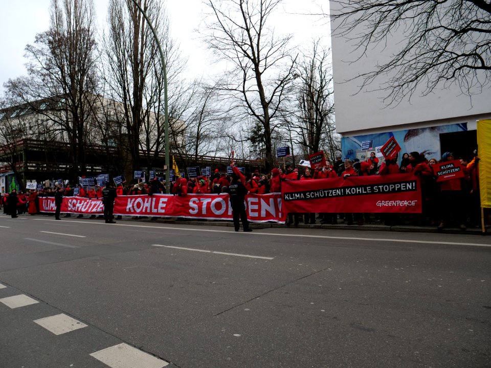 Demonstration for a fast coal phase-out at "Schwarz-Rot Koalitionsverhandlungen" 09