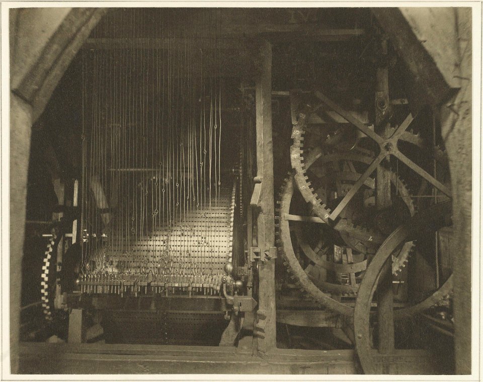 De tonkamer van het klokkenspel in de Grote of Sint-Bavokerk aan de Grote Markt, Inventarisnummer NL-HlmNHA 11590