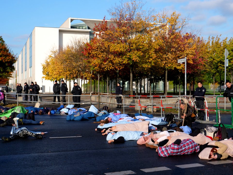 Demonstration at Platz der Republik at Rebellion Week Berlin 2019-10-09 59