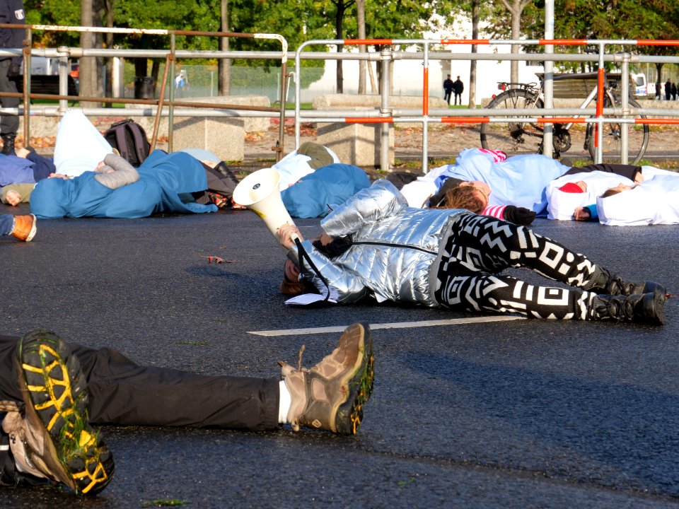 Demonstration at Platz der Republik at Rebellion Week Berlin 2019-10-09 60