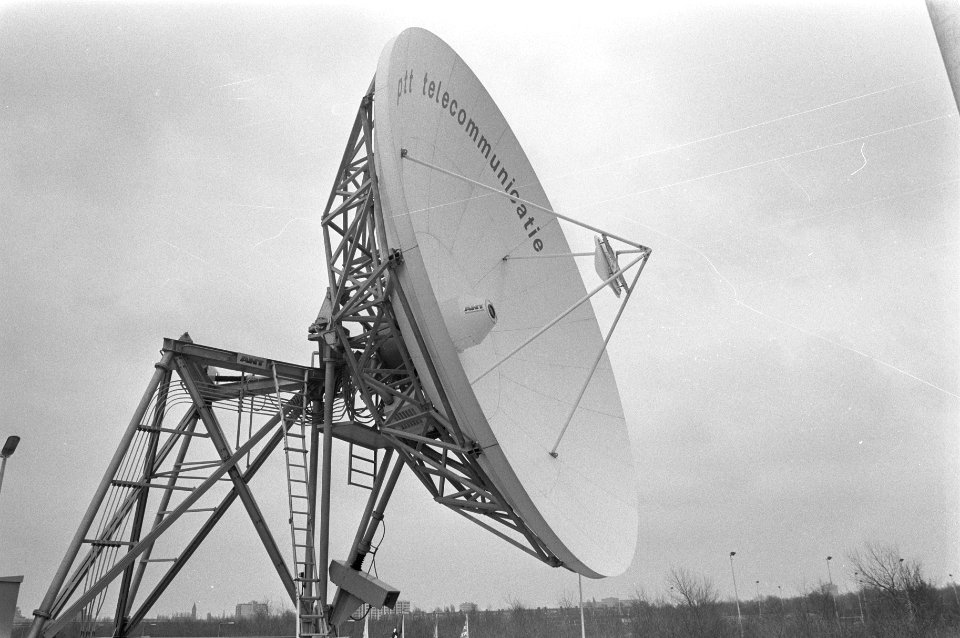 De schotelantenne van Teleport, Bestanddeelnr 933-6248
