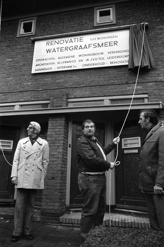 De staatssecretaris staat op het punt het startsein te geven, Bestanddeelnr 926-8104