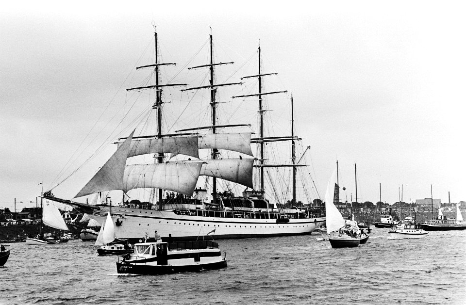 De Sea Cloud op het Noordzeekanaal, Bestanddeelnr 930-9513