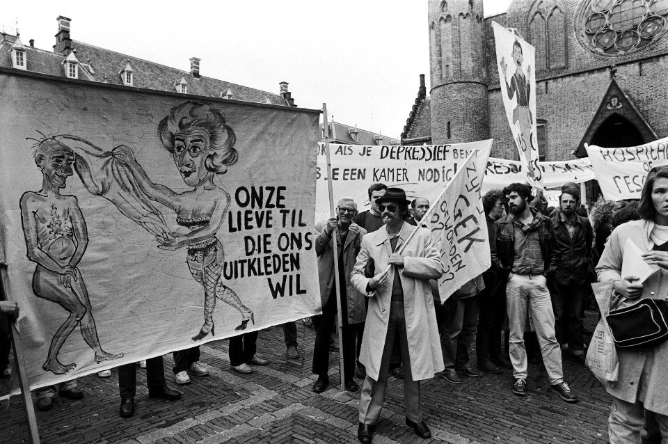 Demonstrerende patiënten met spandoeken, Bestanddeelnr 932-3628