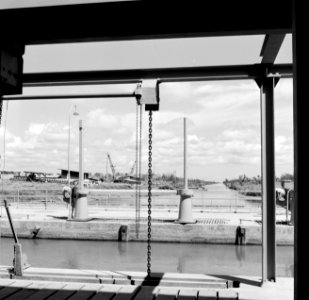 De sluis bij Nickerie, Bestanddeelnr 252-4596