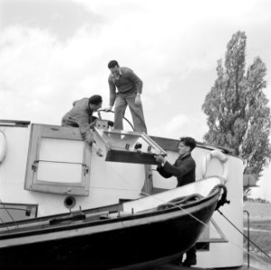 Demontage van de stuurhut van de Damco 230 om zo onder de brug Kehl- Straatsburg, Bestanddeelnr 254-1591