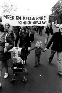 Demonstrerende vrouwen in Amsterdam, Bestanddeelnr 927-9603